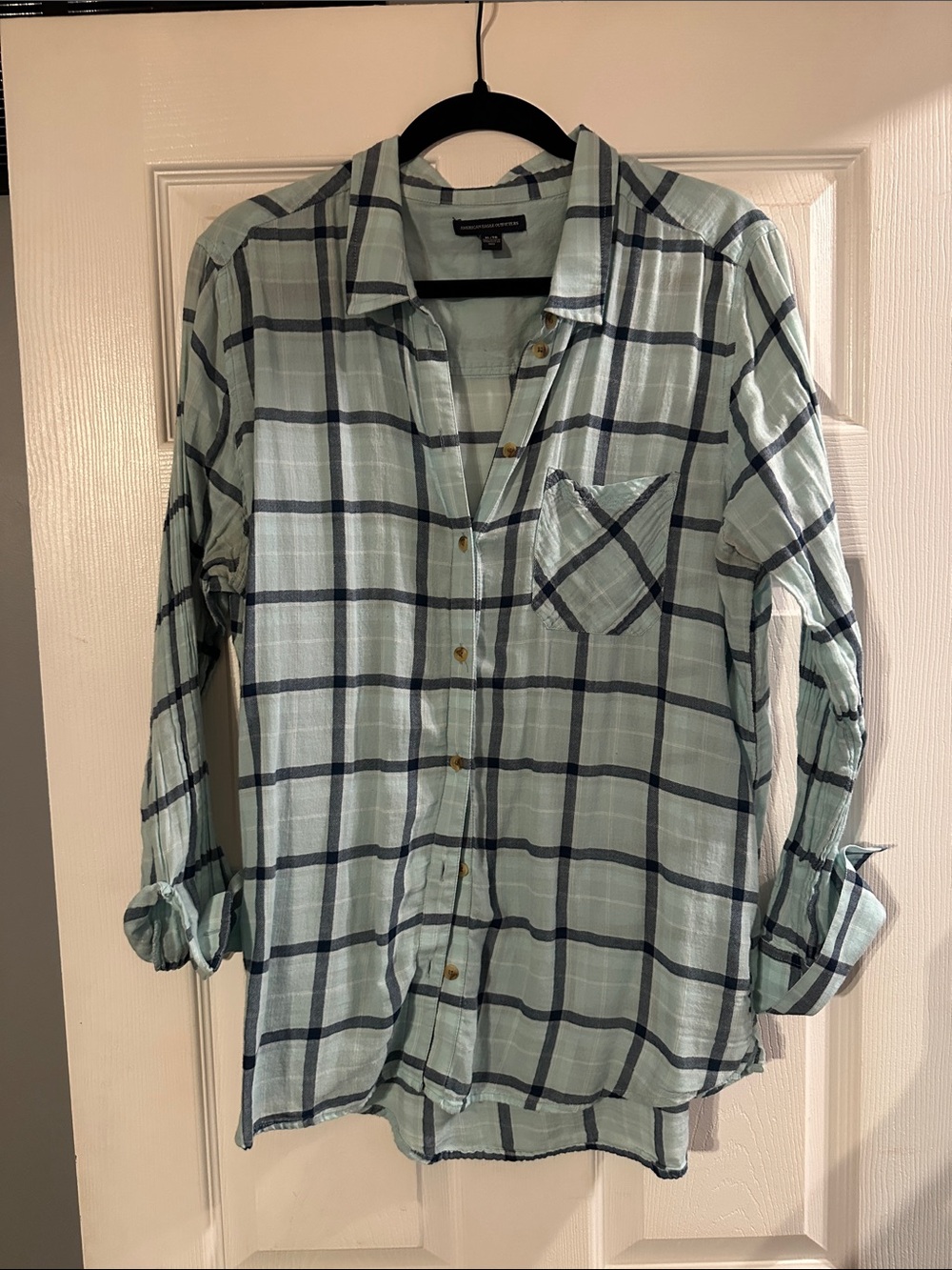 American Eagle women’s plaid button up XL